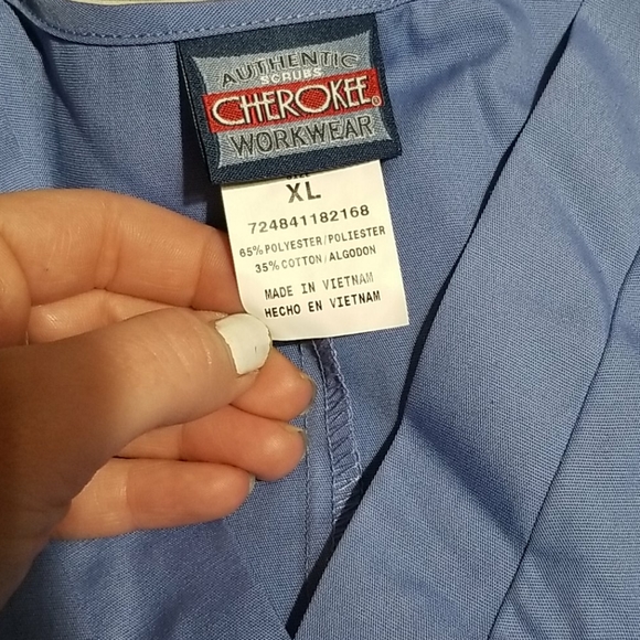 NWT scrub top XL - Picture 2 of 5